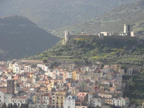 Corte Fiorita Albergo Diffuso Bosa Exteriér fotografie